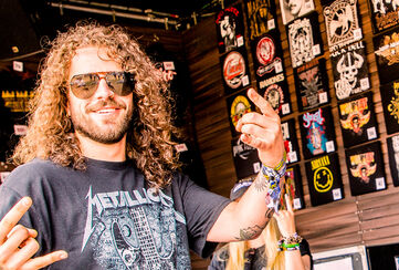 Hundreds of T-shirts, all just €16.99 each / It’s time to get festival-ready with us! / Économiser !