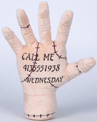 La Chose - Call Me, Wednesday, Figurine en peluche